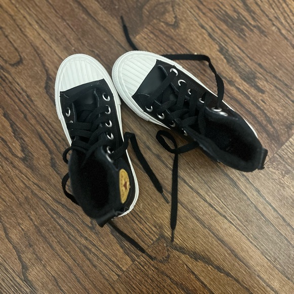 Black leather converse - Picture 4 of 6